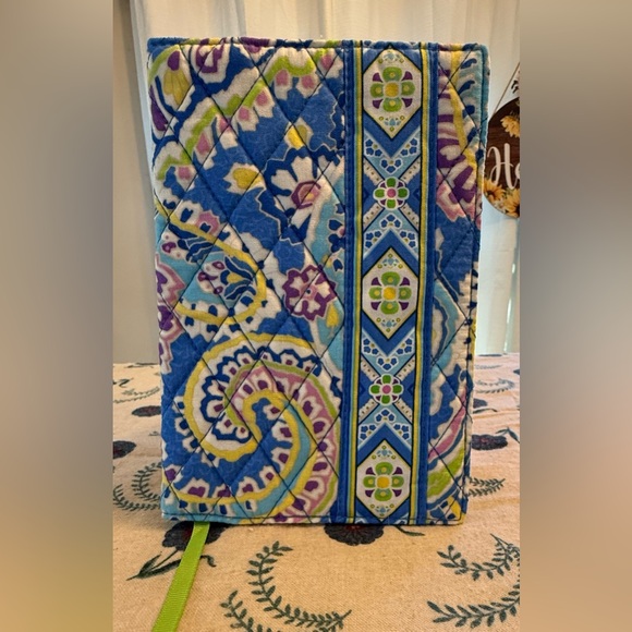 Vera Bradley Accessories - NWT Vera Bradley Paperback Cover in Capri Blue Pattern